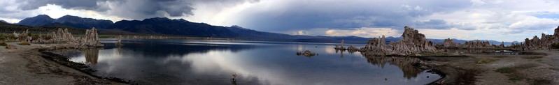 [Tufa Stalagmites in Mono Lake]